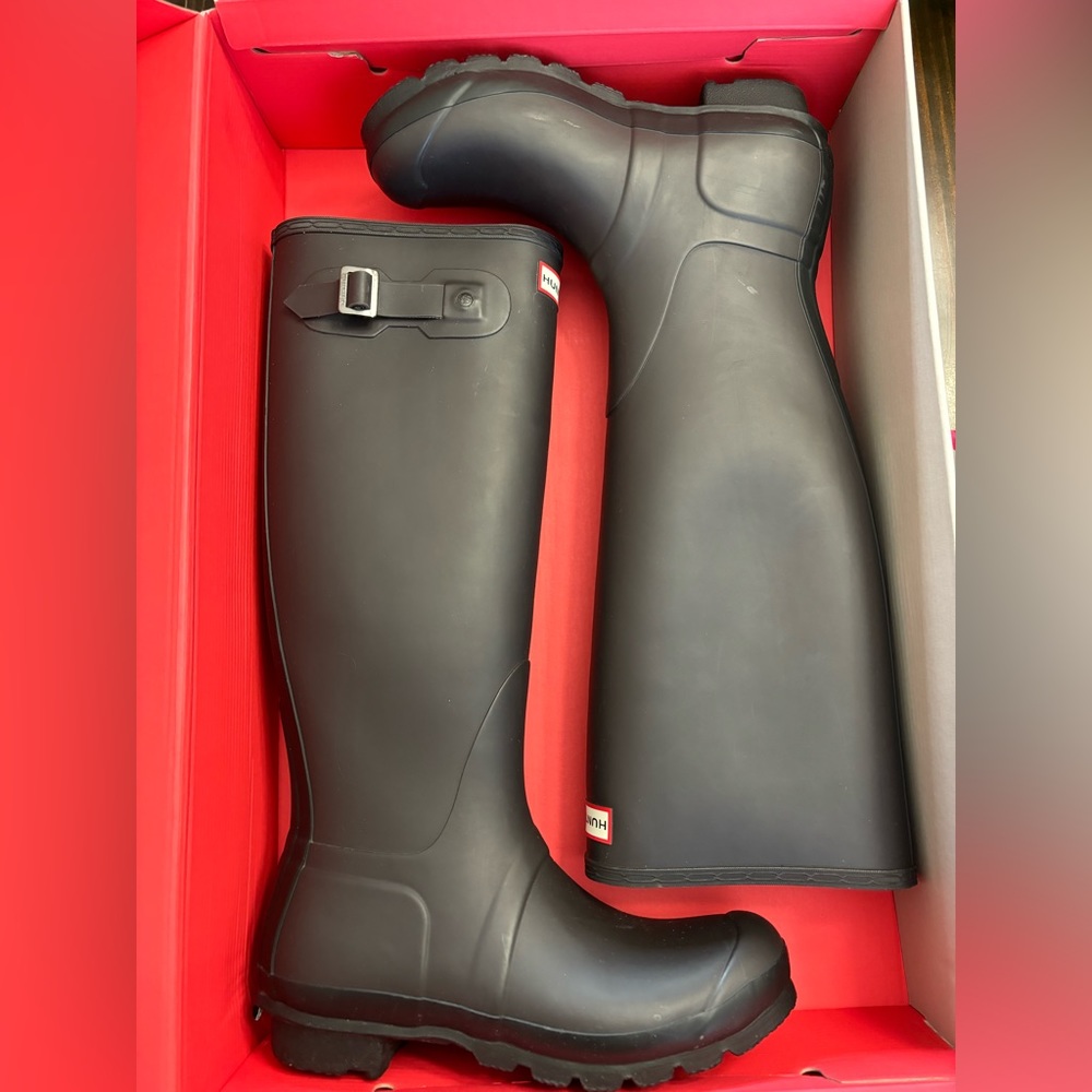 Women’s Hunter Tall Rain Boots, size 8, chocolate brown/black